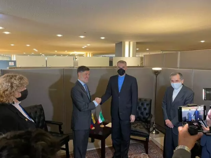 ایران هیچ محدودیتی برای گسترش روابط با ونزوئلا ندارد ایران هیچ محدودیتی برای گسترش روابط با ونزوئلا ندارد
