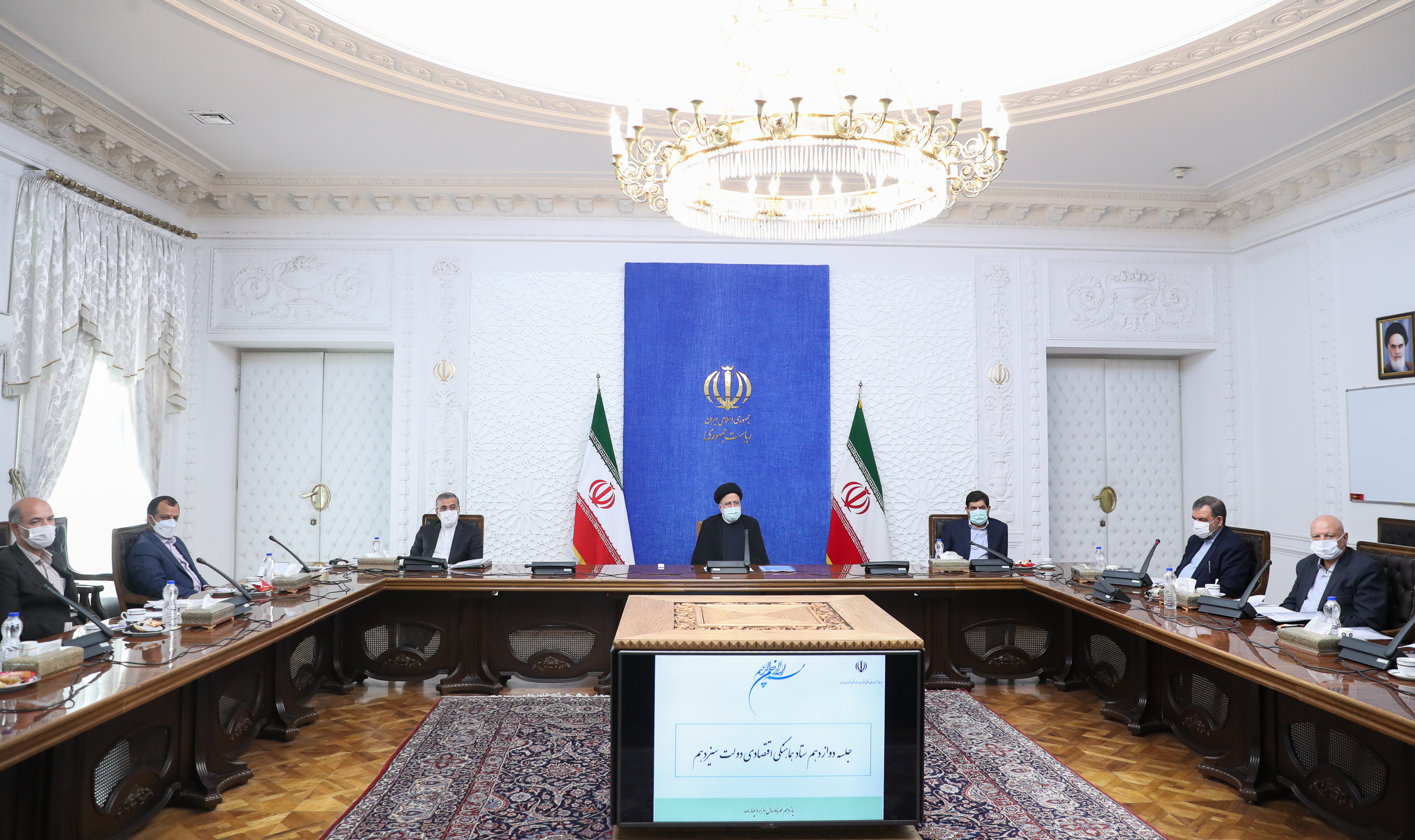 دستور رییسی برای تثبیت قیمت ها / وصولی درآمدهای ناشی از فروش نفت در شش ماهه امسال معادل ۱۲ماه سال۹۹ بود