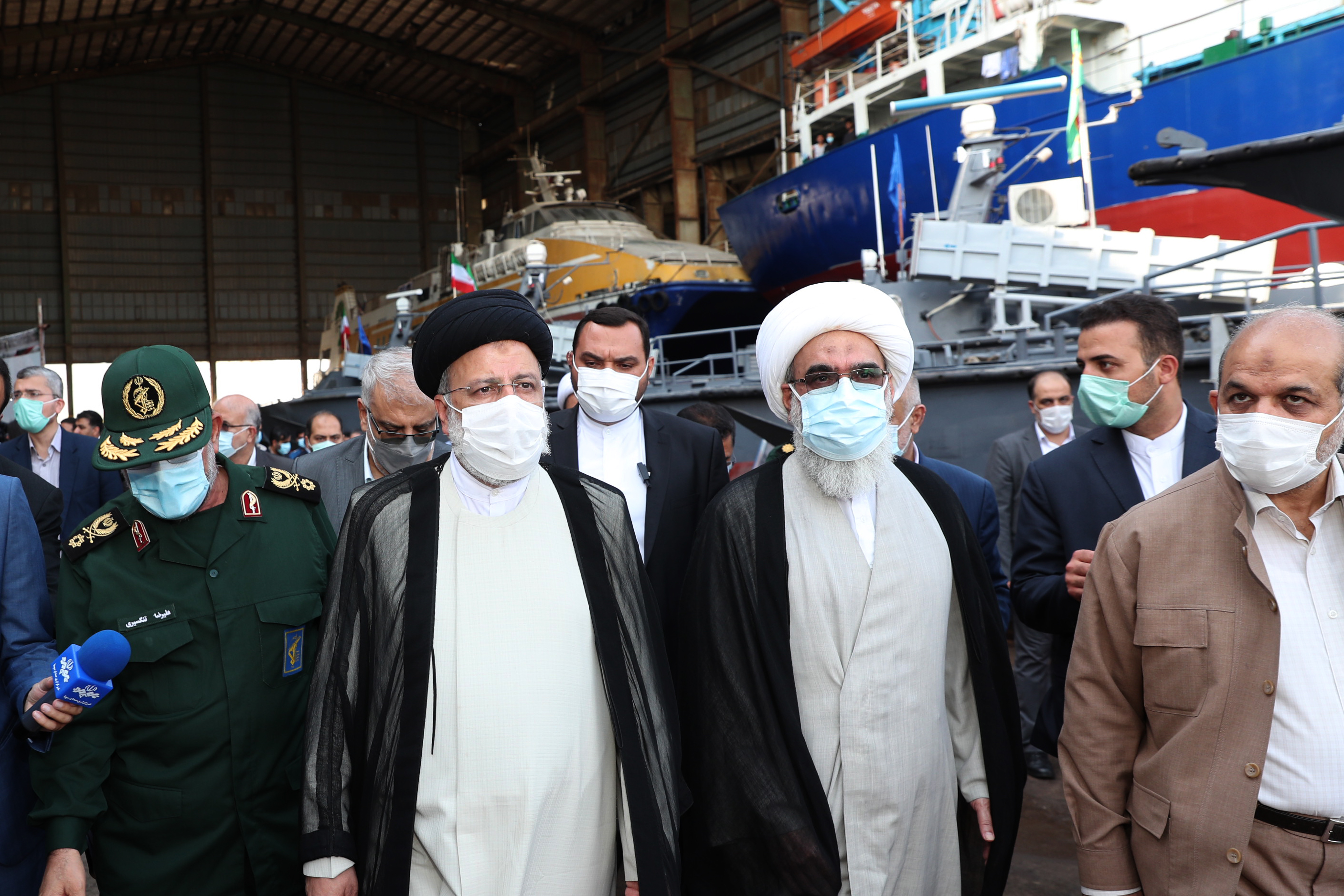 تلاش برای خودکفایی کشور نمادی از مبارزه با زیاده خواهی مستکبران است / دولت از صنایع کشتی سازی حمایت می کند