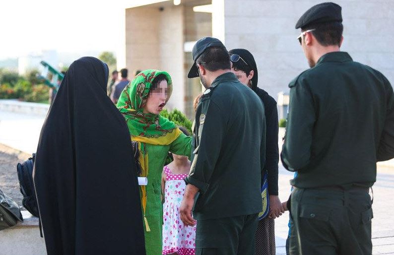 واکنش پلیس به ویدیوی رفتار نامناسب ماموران گشت با یک زن واکنش پلیس به ویدیوی رفتار نامناسب ماموران گشت با یک زن
