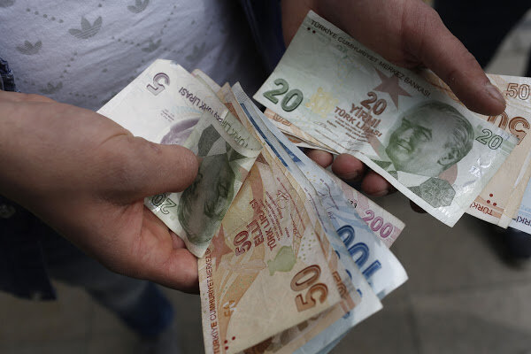 لیر در مسیر ریال؛ پول ملی قوی همچنان قربانی میگیرد لیر در مسیر ریال؛ پول ملی قوی همچنان قربانی میگیرد