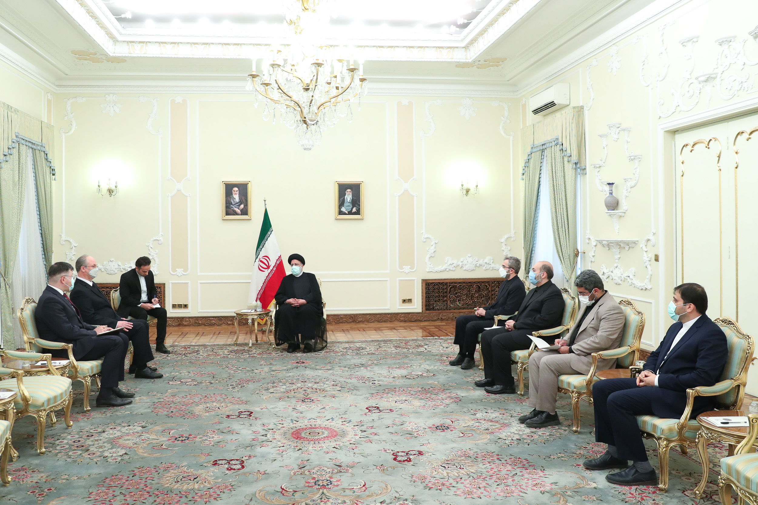 روز پرکار رییسی با پذیرفتن استوارنامه چهار سفیر جدید روز پرکار رییسی با پذیرفتن استوارنامه چهار سفیر جدید
