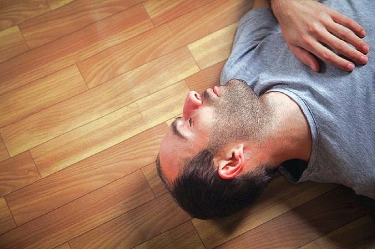 چند راه برای کمک به فردی که بیهوش شده است! چند راه برای کمک به فردی که بیهوش شده است!
