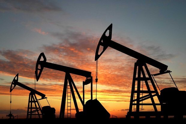 جهان در ابتدای سال۲۰۲۲ با مازاد عرضه نفت روبهرو میشود جهان در ابتدای سال۲۰۲۲ با مازاد عرضه نفت روبهرو میشود
