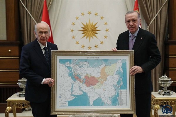 هدیه جنجالی «باغچهلی» به اردوغان درباره نقشه «جهان ترک» هدیه جنجالی «باغچهلی» به اردوغان درباره نقشه «جهان ترک»