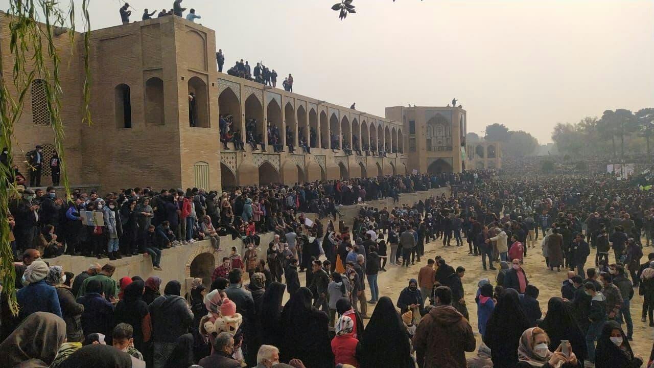 تجمع کشاورزان اصفهانی معترض به خشکی زایندهرود + فیلم تجمع کشاورزان اصفهانی معترض به خشکی زایندهرود + فیلم