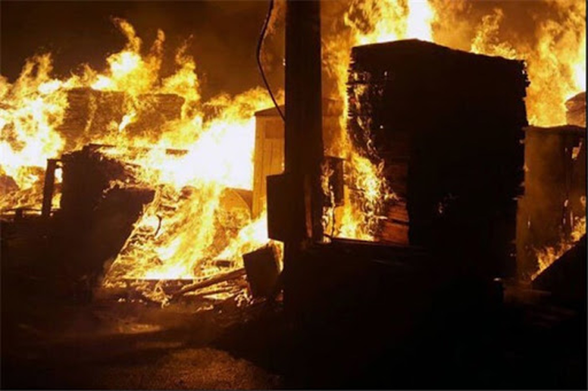 ۲ مصدوم در پی انفجار در مغازه جمع‌ آوری سیلندر گاز مایع