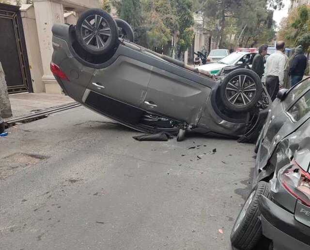 واژگونی اسپورتیج در خیابانی فرعی! + عکس واژگونی اسپورتیج در خیابانی فرعی! + عکس