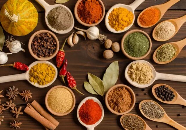 کاهش فشار خون با ۷ چاشنی مفید کاهش فشار خون با ۷ چاشنی مفید