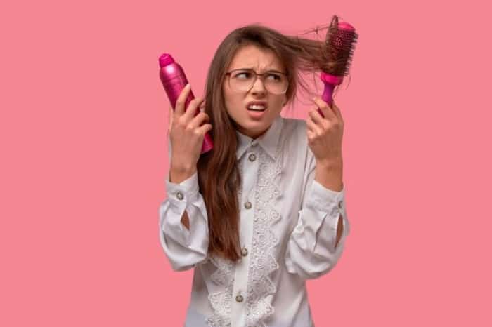 عملکرد شامپو خشک مو دقیقا چیست؟ عملکرد شامپو خشک مو دقیقا چیست؟