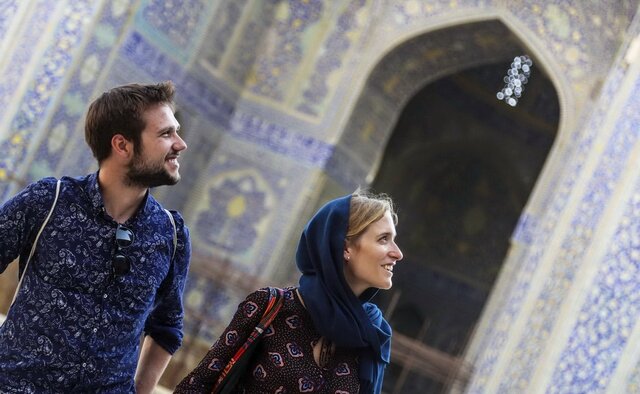 هر گردشگر چقدر برای ایران پول میآورد؟ هر گردشگر چقدر برای ایران پول میآورد؟