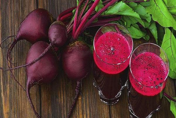 آب چغندر برای فشارخون مفید است آب چغندر برای فشارخون مفید است