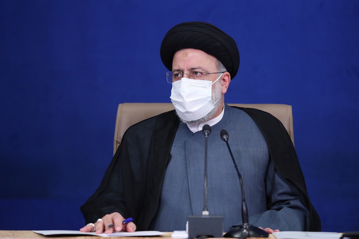 عکس یادگاری رییسی با خلبانان پایگاه شکاری دزفول عکس یادگاری رییسی با خلبانان پایگاه شکاری دزفول