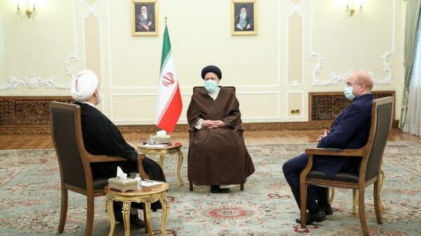 تاکید بر استمرار همکاری نزدیک قوای سهگانه برای پیشبرد امور کشور تاکید بر استمرار همکاری نزدیک قوای سهگانه برای پیشبرد امور کشور
