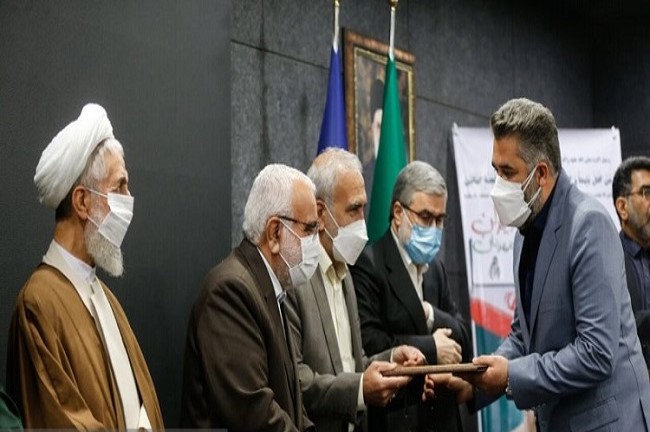 تجلیل رییس کمیته امداد از بانک ملت بابت مشارکت در طرح پویش ایران مهربان تجلیل رییس کمیته امداد از بانک ملت بابت مشارکت در طرح پویش ایران مهربان