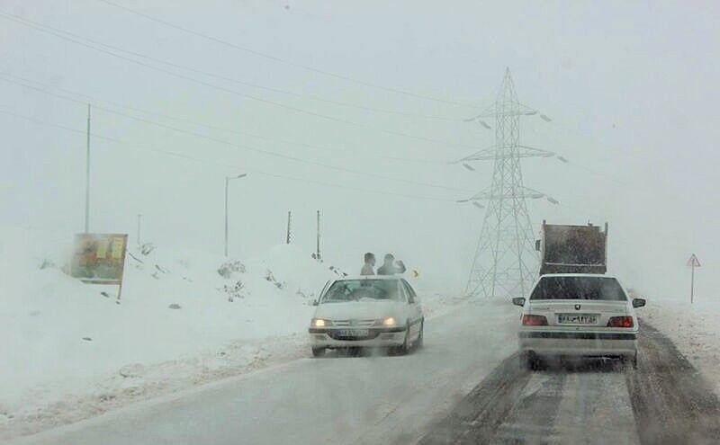 برف و باران در جاده های ۶ استان برف و باران در جاده های ۶ استان