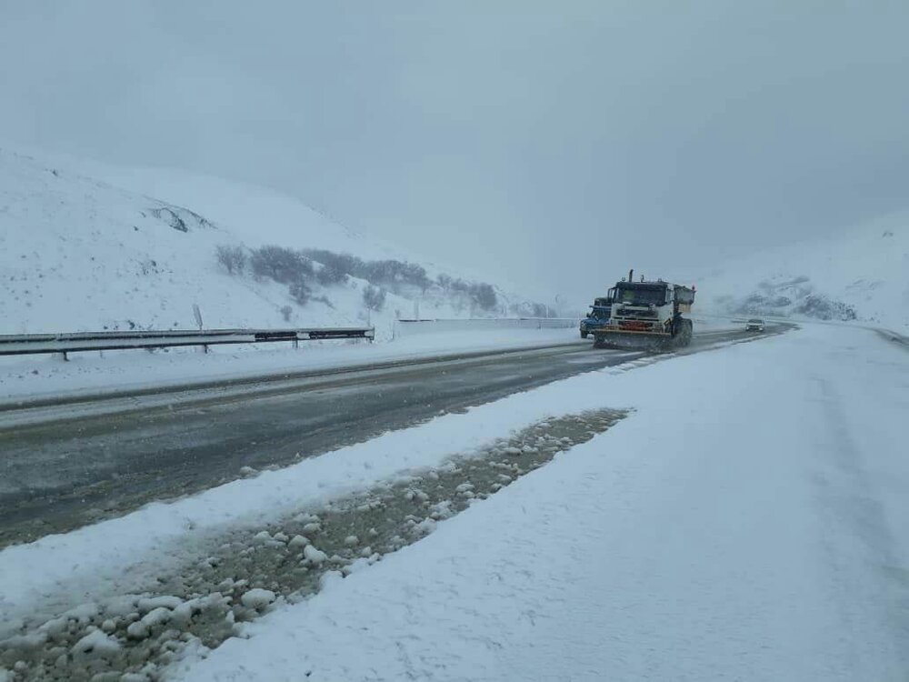 بارش برف و باران در محورهای ۵ استان کشور بارش برف و باران در محورهای ۵ استان کشور