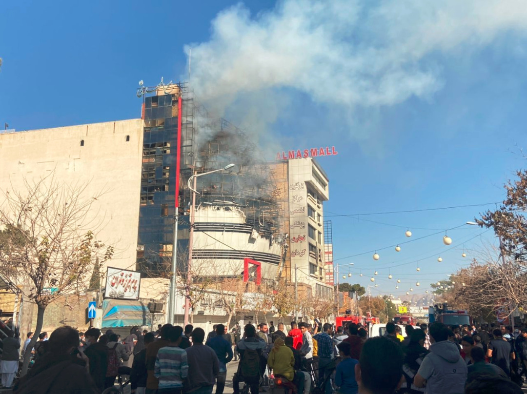 آتشسوزی گسترده یک ساختمان تجاری در کرمان آتشسوزی گسترده یک ساختمان تجاری در کرمان