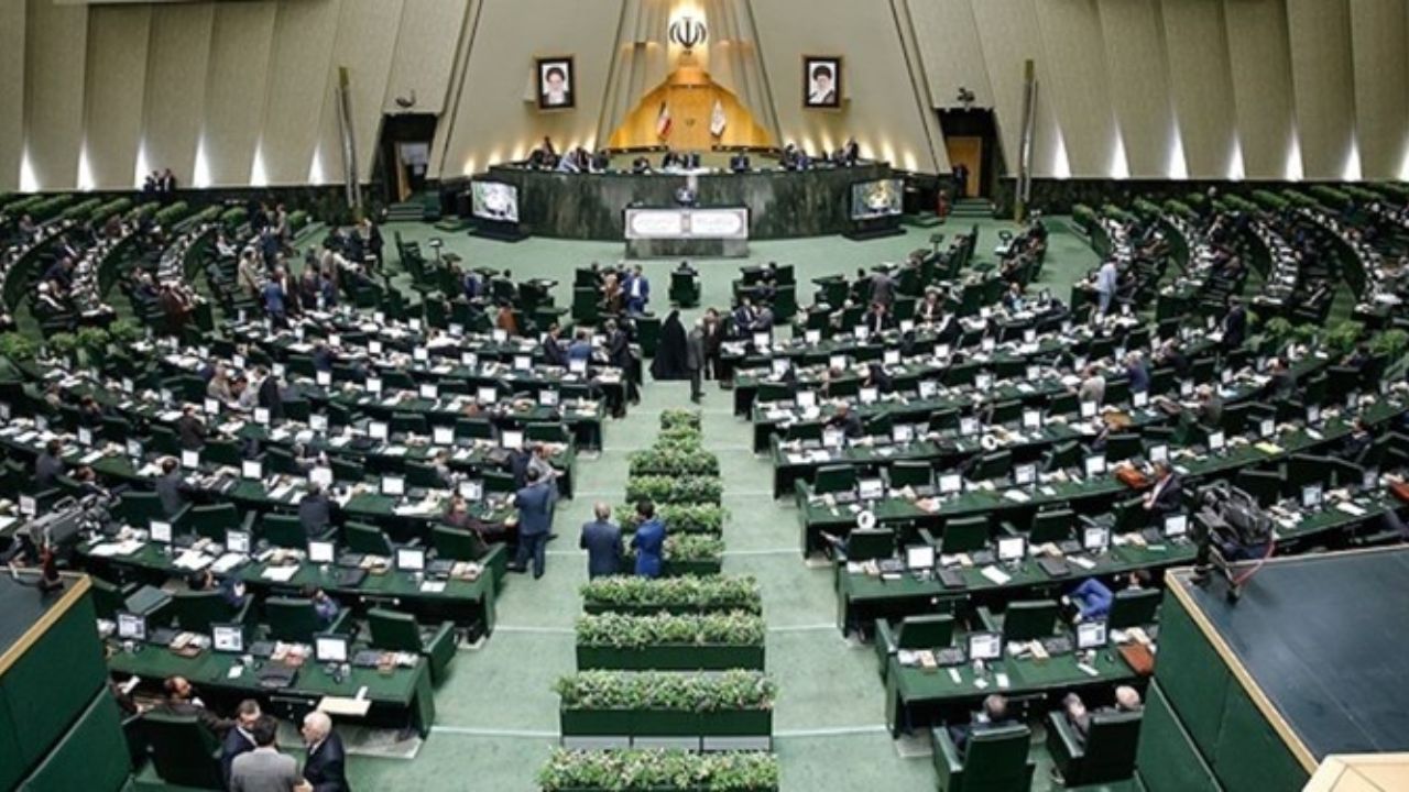 مشکل سهامداران خودرویی با نمایندگان مجلس چیست؟ / واکنشی غیرحرفه ای، در برابر یک موضع گیری نادرست مشکل سهامداران خودرویی با نمایندگان مجلس چیست؟ / واکنشی غیرحرفه ای، در برابر یک موضع گیری نادرست