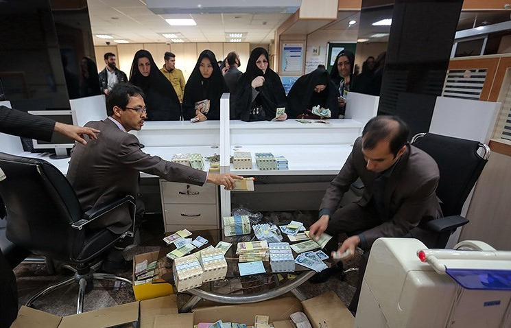 نرخ تسعیر ارز؛ برگ برنده درآمد بانک ها / دولت برای به دست آوردن دل بورسی‌ها، نرخ بهره را بالا نمی برد