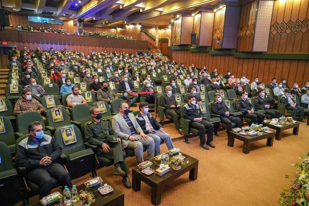 آیین تجلیل از تلاشگران حمل و نقل در ذوب آهن اصفهان برگزار شد آیین تجلیل از تلاشگران حمل و نقل در ذوب آهن اصفهان برگزار شد