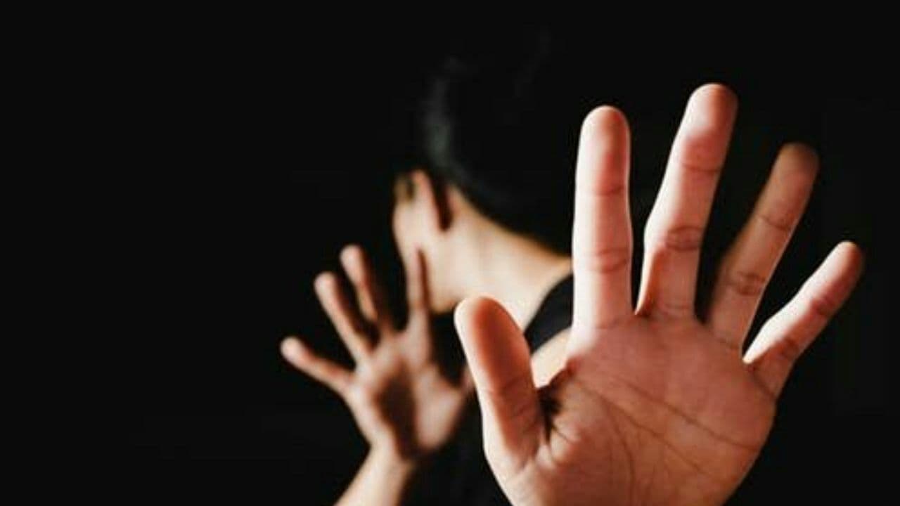 ٢۵نوامبر؛ روز جهانی پایان دادن خشونت علیه زنان ٢۵نوامبر؛ روز جهانی پایان دادن خشونت علیه زنان