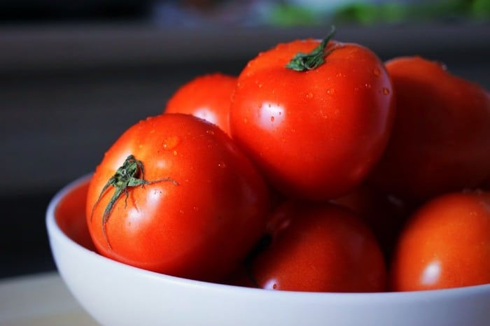 گوجه کمی ارزان می شود