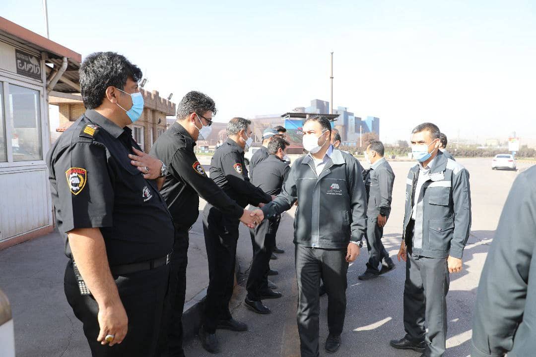 مدیران ارشد گل گهر به دیدار کارگران خطوط تولید رفتند مدیران ارشد گل گهر به دیدار کارگران خطوط تولید رفتند