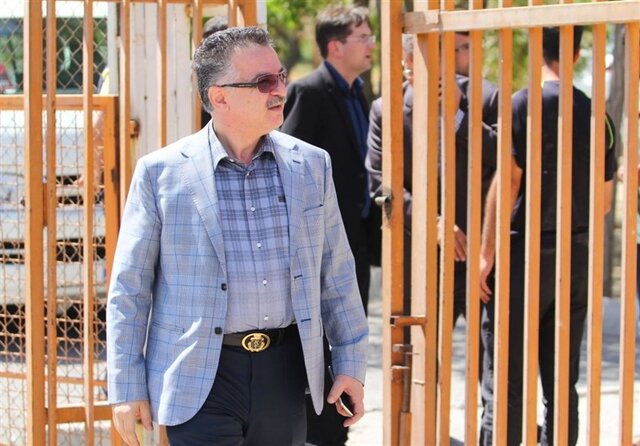 زنوزی قید واگذاری تراکتور را زد زنوزی قید واگذاری تراکتور را زد