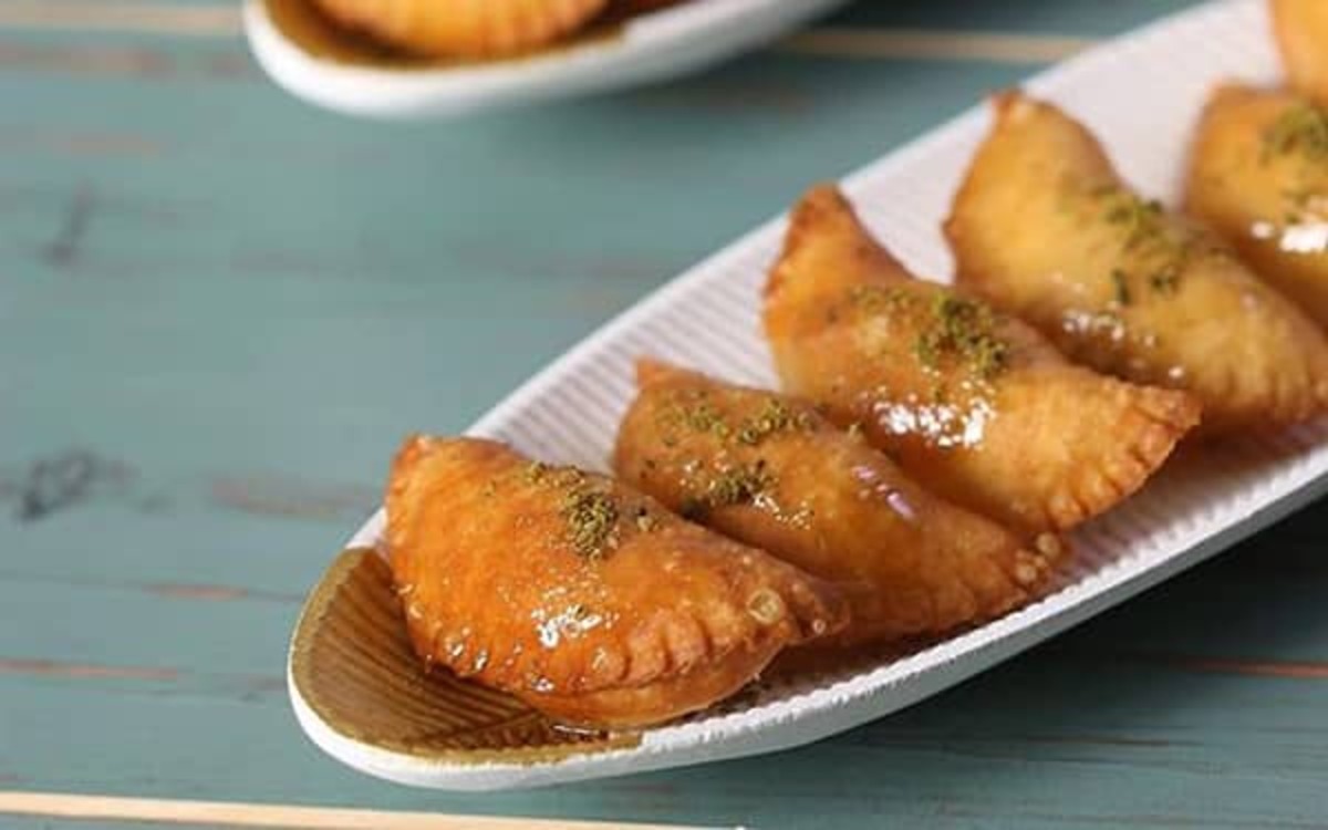 طرز تهیه قشطیه، شیرینی معروف عربی طرز تهیه قشطیه، شیرینی معروف عربی
