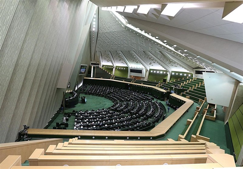 حضور وزرای ورزش و کشور در مجلس برای بررسی اتفاقات بازی ایران و لبنان حضور وزرای ورزش و کشور در مجلس برای بررسی اتفاقات بازی ایران و لبنان