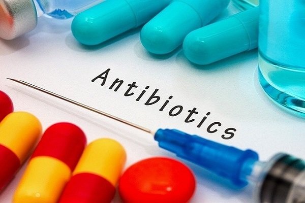 خطرات مصرف آنتی بیوتیک در میانسالی خطرات مصرف آنتی بیوتیک در میانسالی