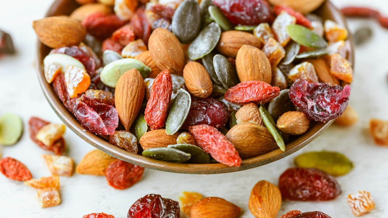 بهترین وقت و زمان روز برای خوردن آجیل بهترین وقت و زمان روز برای خوردن آجیل