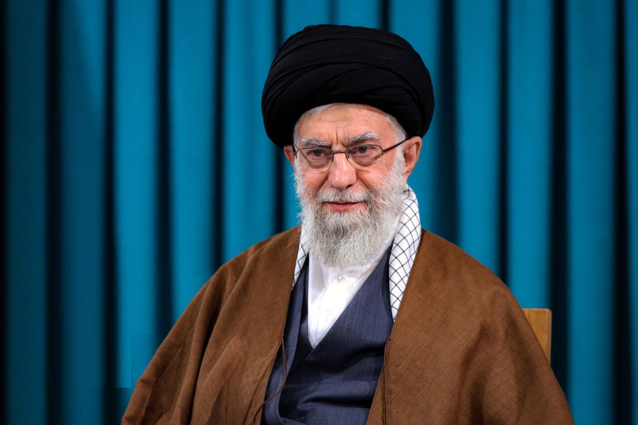 فتوای رهبر معظم انقلاب درباره تزریق واکسن کرونا هنگام روزه داری فتوای رهبر معظم انقلاب درباره تزریق واکسن کرونا هنگام روزه داری