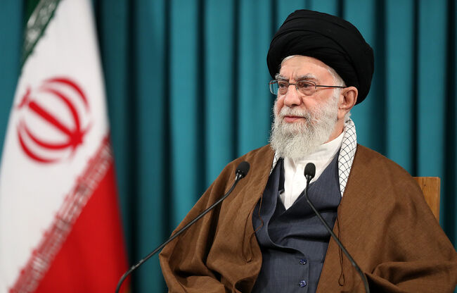 واکنش حضرت آیت الله خامنه ای به دیوارکشی بین زنان و مردان + فیلم واکنش حضرت آیت الله خامنه ای به دیوارکشی بین زنان و مردان + فیلم