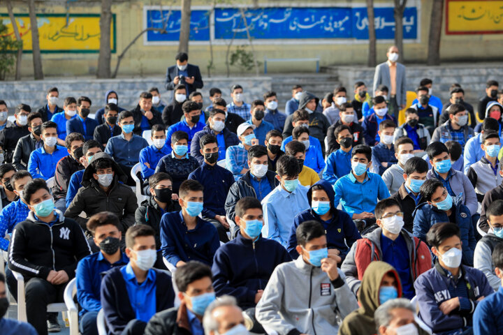 احتمال پیک جدید کرونا در هفته های آینده وجود دارد احتمال پیک جدید کرونا در هفته های آینده وجود دارد
