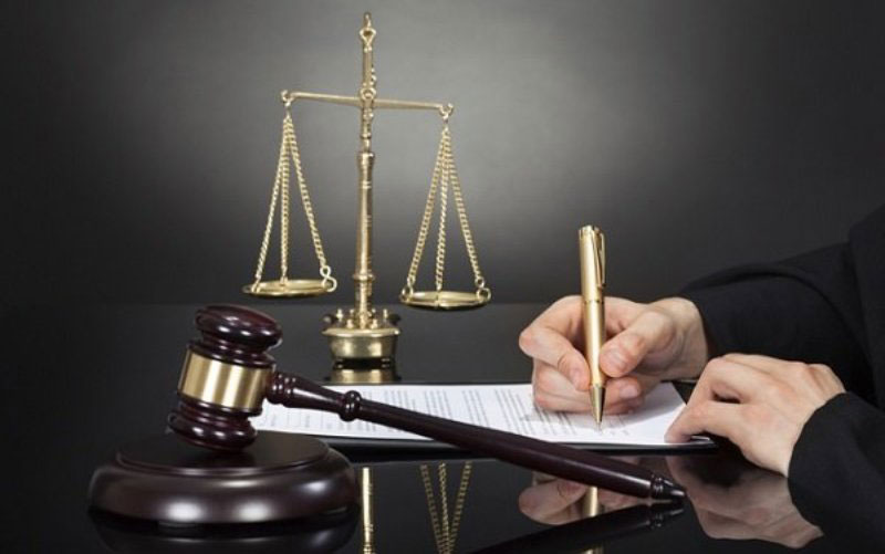 در بازار خدمات حقوقی انحصار داریم در بازار خدمات حقوقی انحصار داریم
