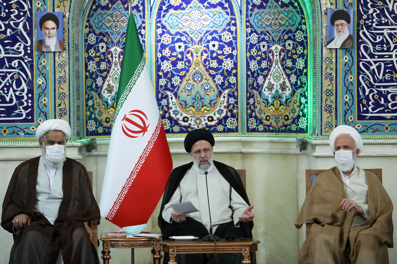رییسی: نه می توانیم توقف کنیم و نه اجازه عقب گرد داریم رییسی: نه می توانیم توقف کنیم و نه اجازه عقب گرد داریم