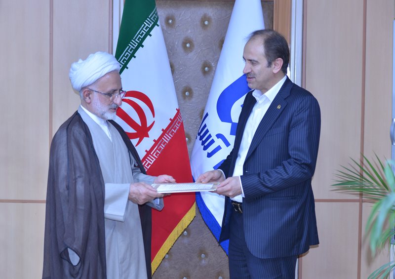 تقدیر معاون رییس جمهور از مدیرعامل بیمه آسیا تقدیر معاون رییس جمهور از مدیرعامل بیمه آسیا