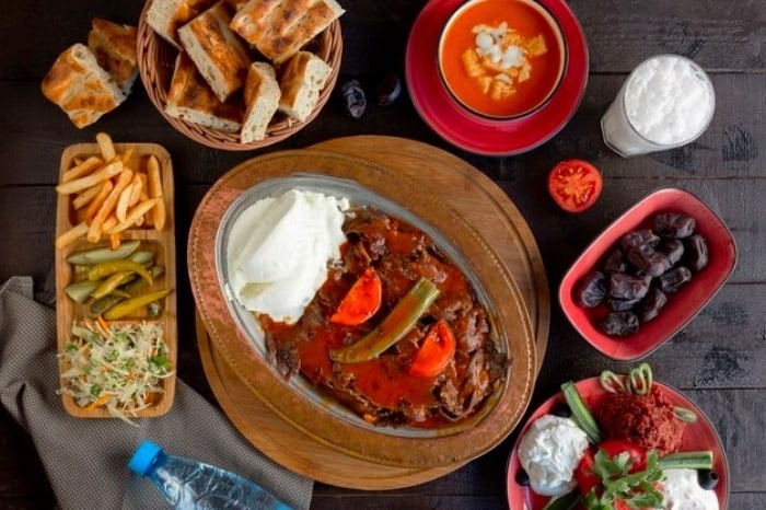 طرز تهیه اسکندر کباب اصل؛ خوشمزه و راحت طرز تهیه اسکندر کباب اصل؛ خوشمزه و راحت