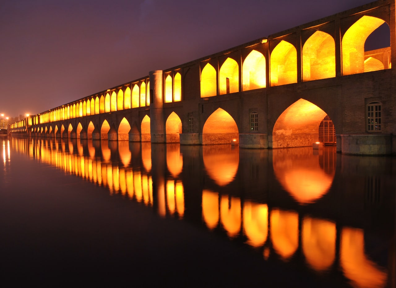 آب به سی‌ و‌ سه پل رسید
