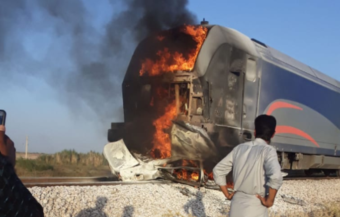 تصادف مرگبار قطار با یک پژو پارس در بندر گز تصادف مرگبار قطار با یک پژو پارس در بندر گز
