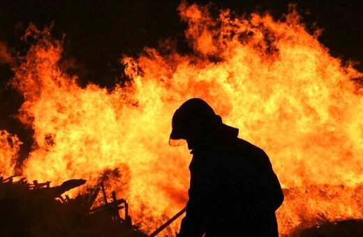آتش سوزی هولناک در فروشگاه های منطقه صالح آباد تهران آتش سوزی هولناک در فروشگاه های منطقه صالح آباد تهران