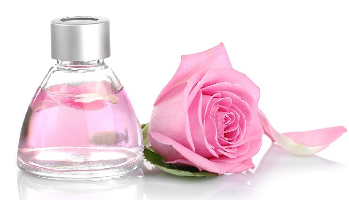 چرا باید در این روزها از گلاب بیشتر استفاده کنیم؟ چرا باید در این روزها از گلاب بیشتر استفاده کنیم؟