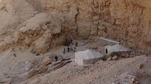 کشف مقبره جنگجوی ثروتمند در وسط شهر + عکس