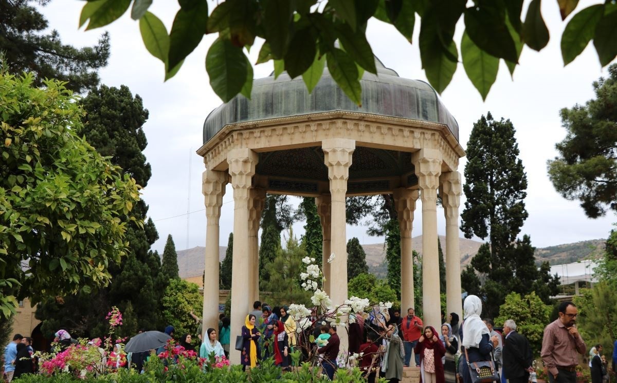 فال حافظ امروز جمعه ۳۰ دی با تفسیر دقیق + توصیه حافظ به شما فال حافظ امروز جمعه ۳۰ دی با تفسیر دقیق + توصیه حافظ به شما