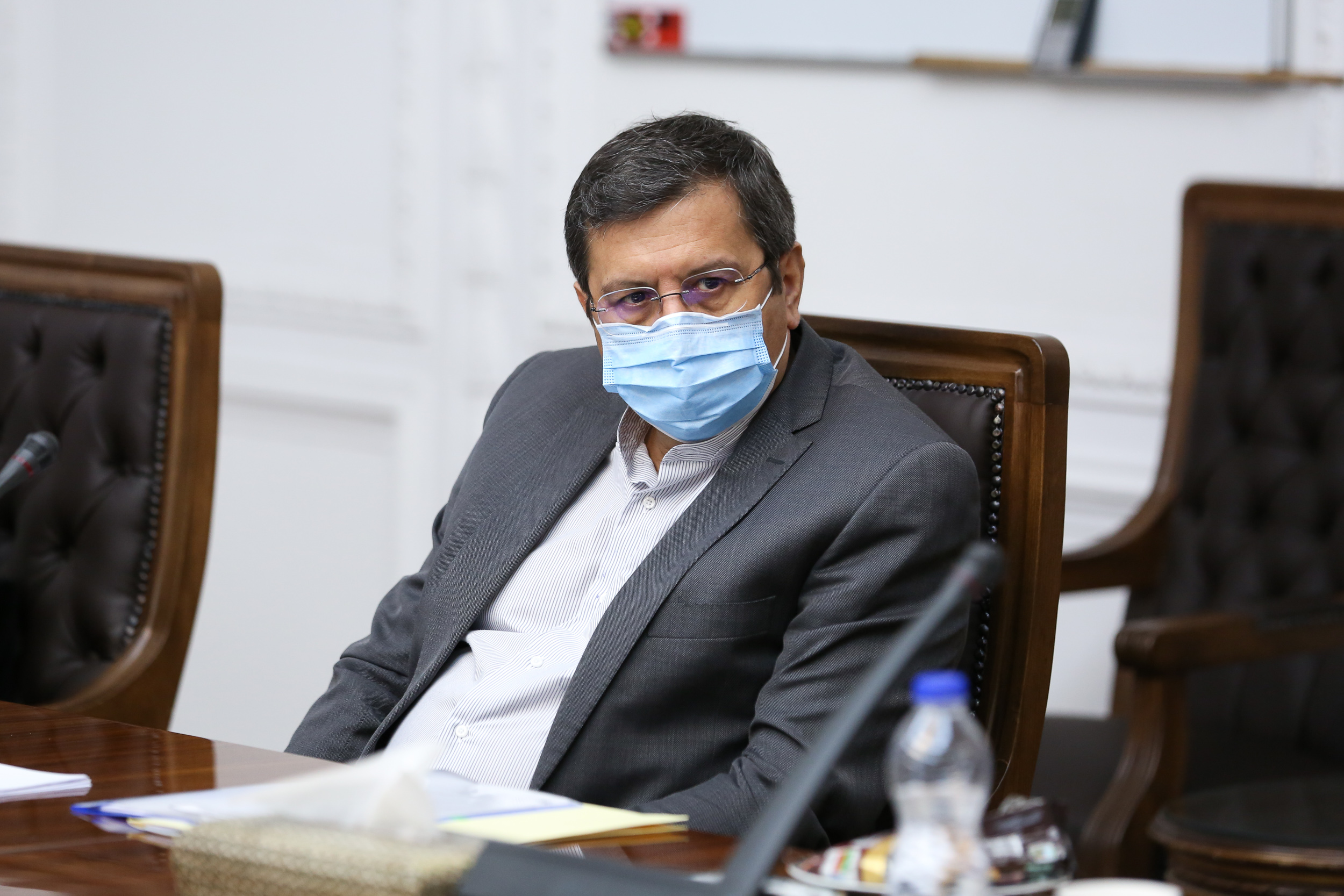 همتی: آقای رئیسی! زندگی مردم با نمودارهای ساختگی شما اداره نمی شود همتی: آقای رئیسی! زندگی مردم با نمودارهای ساختگی شما اداره نمی شود