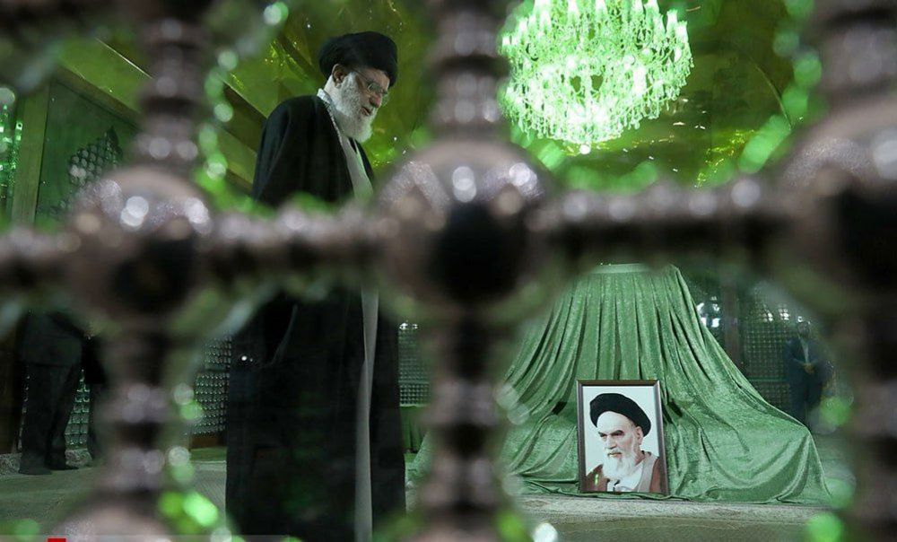 حضور رهبر معظم انقلاب در حرم مطهر امام خمینی و گلزار شهدای بهشت زهرا حضور رهبر معظم انقلاب در حرم مطهر امام خمینی و گلزار شهدای بهشت زهرا
