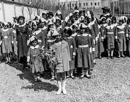 دختر مدرسه ای های قبل انقلاب این شکلی لباس می پوشیدند + عکس دختر مدرسه ای های قبل انقلاب این شکلی لباس می پوشیدند + عکس