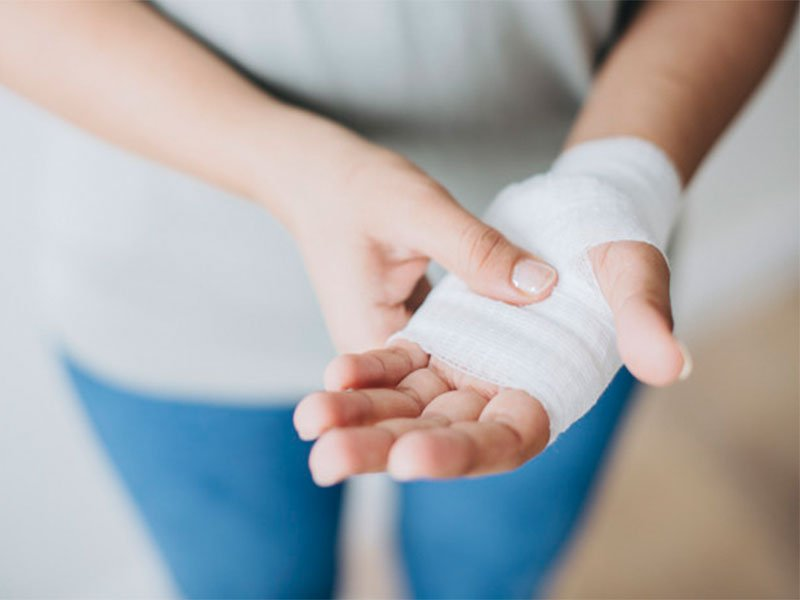 چگونه جلوی عفونی شدن زخم را بگیریم؟ چگونه جلوی عفونی شدن زخم را بگیریم؟